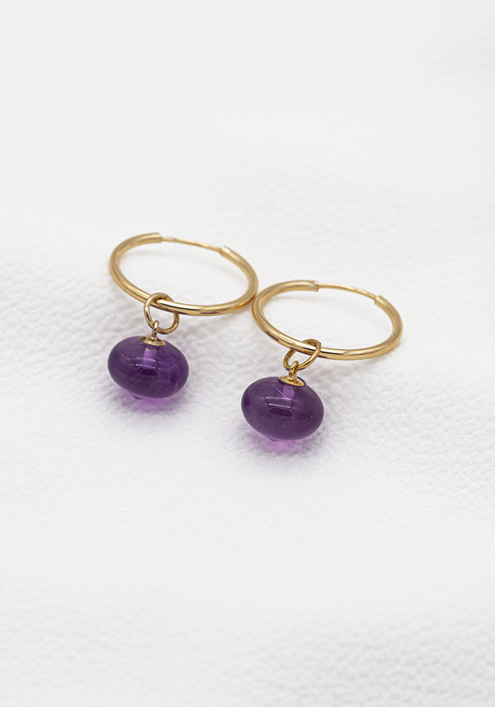 Gold Creolen mit Anhänger - Amethyst Ohrringe Gold - Gold Creolen Amethyst Anhänger - SimplyO Jewelry