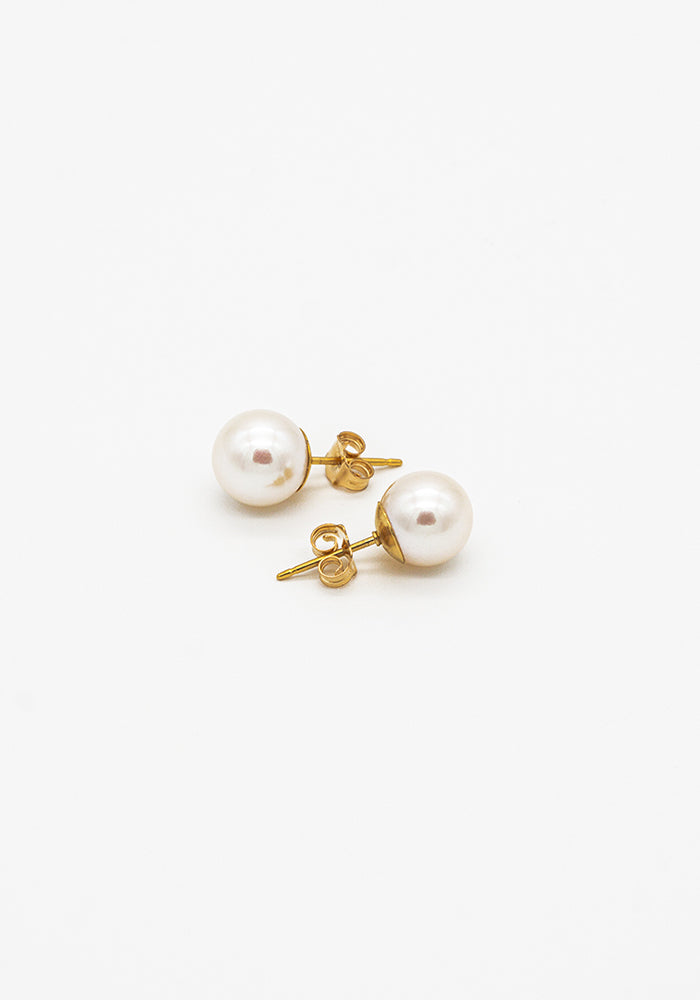 Süßwasserperlen Ohrstecker 9 mm – handgefertigte Nia Pearl Studs aus 14 k Gold