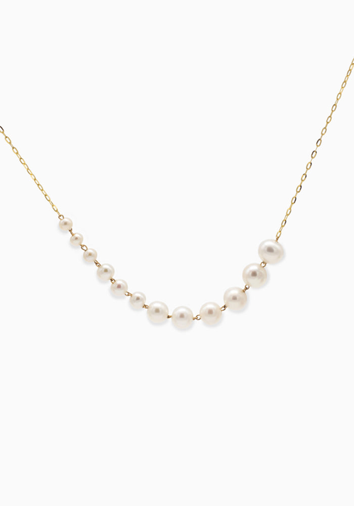 Feine Halskette aus Gold mit zwölf Süßwasserperlen – Cascade de Perles Necklace - SimplyO