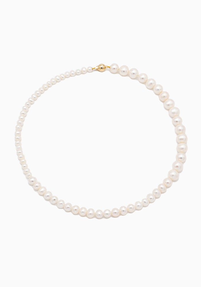 Margaux Necklace – Perlenkette mit 14K Goldverschluss, Süßwasserperlen in Verlauf, handgefertigt von SimplyO Jewelry.