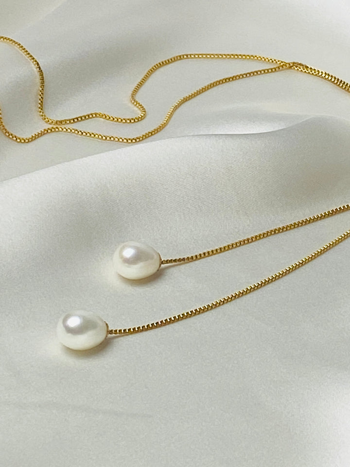 Luna Pearl Drop Necklace aus 14k Gold Filled mit zwei naturweißen Süßwasserperlen in Tropfenform