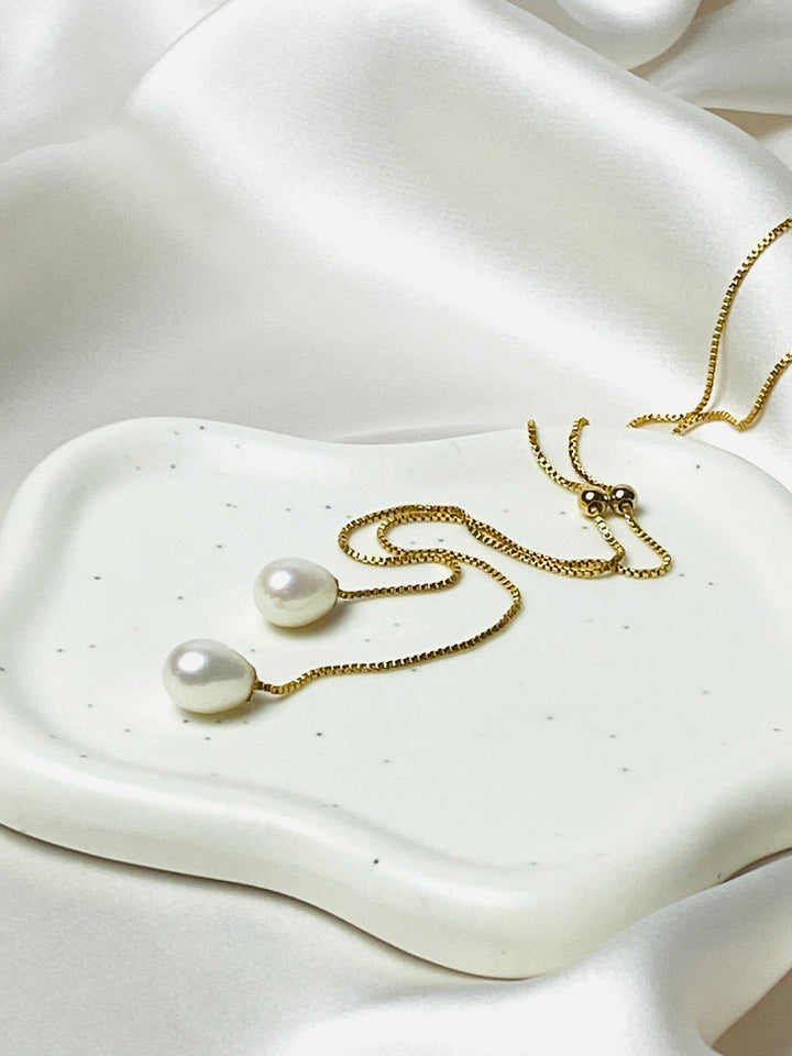 Verstellbare Luna Y-Perlenkette aus 14k Gold Filled mit Schiebekugel und zwei Süßwasserperlen