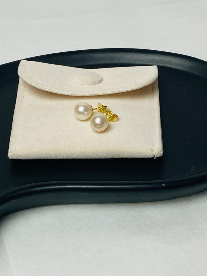 Pearl stud earrings 9 mm