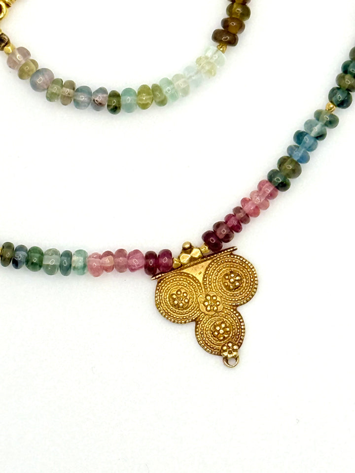 Mali Turmalin Unikat-Halskette von SimplyO mit farbenfrohem Turmalin-Steinschmuck, elegante Schmuckkreation.