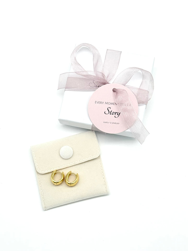 Claire Hoops mit 18k Vergoldung in Schmuckbox mit Simply O Verpackung