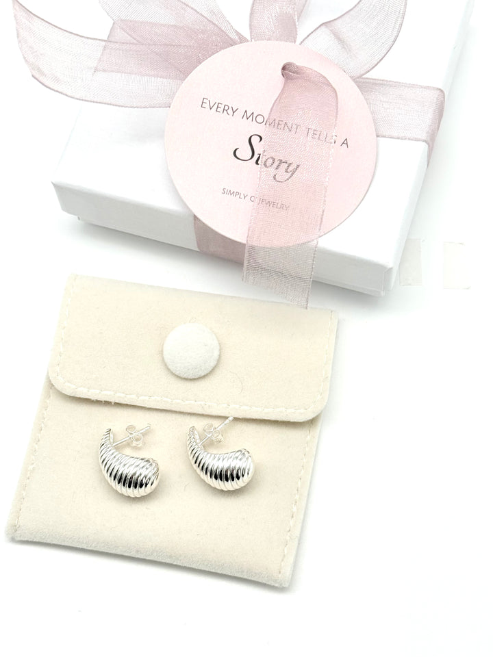 Aurelia Drop Earrings 925 Sterling Silber auf Stoffbeutel und Schmuckschatulle- SimplyO