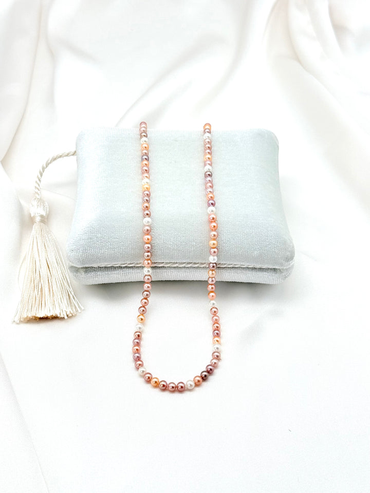 Feine Rosaline Perlenkette mit 4 mm Süßwasserperlen in Rosé, Lavendel und Creme
